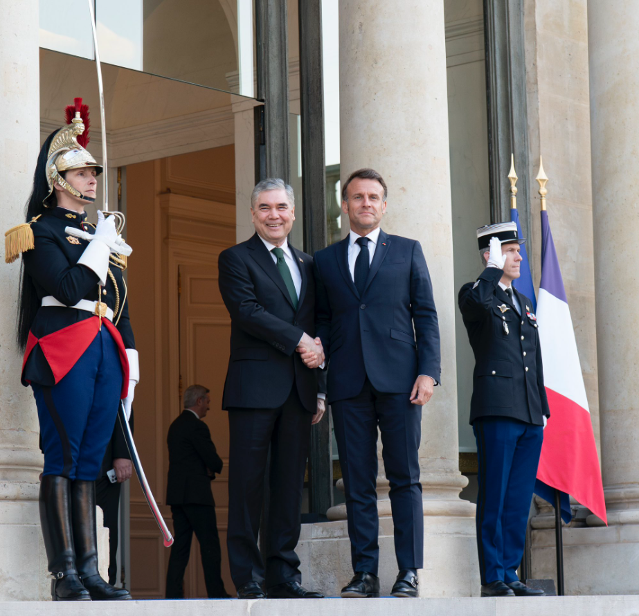 Emmanuel Macron -X