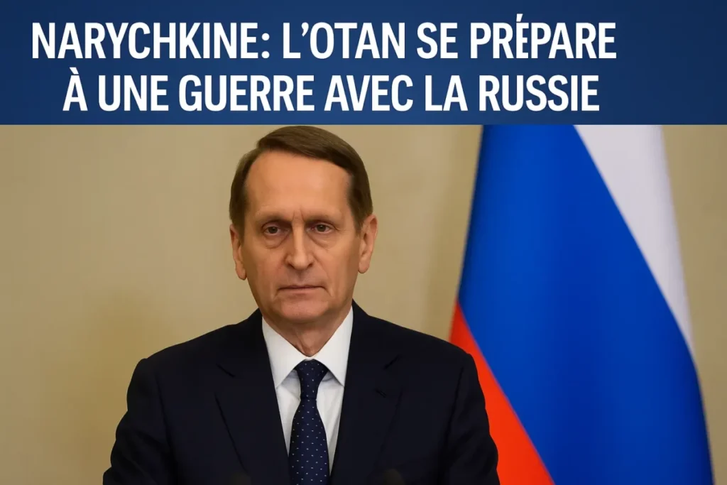 Sergueï Narychkine lors d’une conférence de presse, drapeau russe en arrière-plan